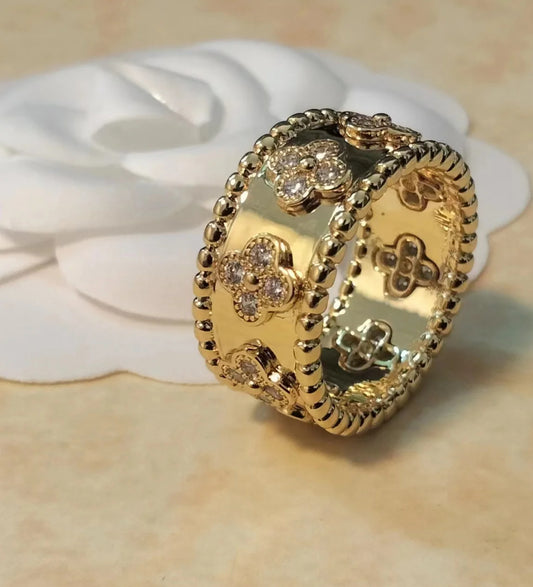 Clover ring